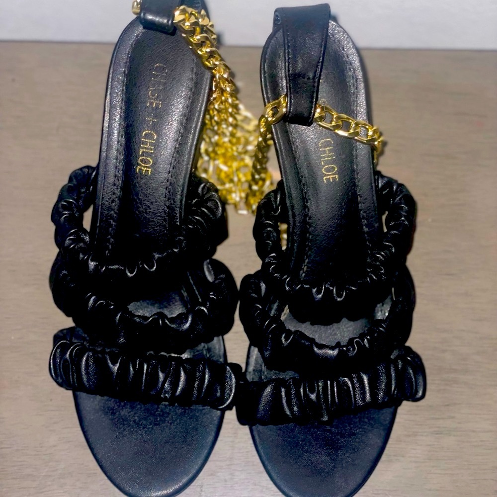 Ankle chain black heels